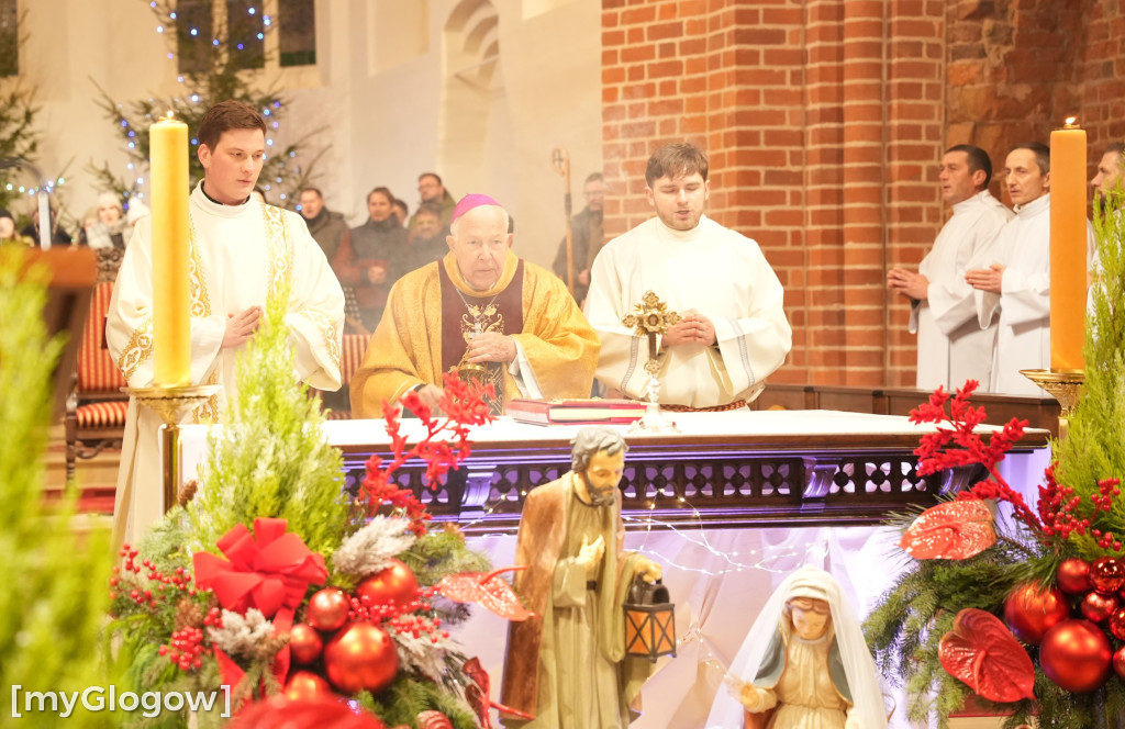 Pasterka w kolegiacie z udziałem biskupa