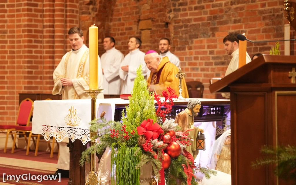 Pasterka w kolegiacie z udziałem biskupa
