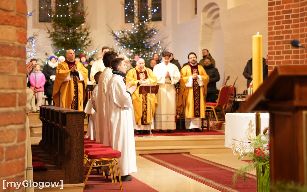 Pasterka w kolegiacie z udziałem biskupa
