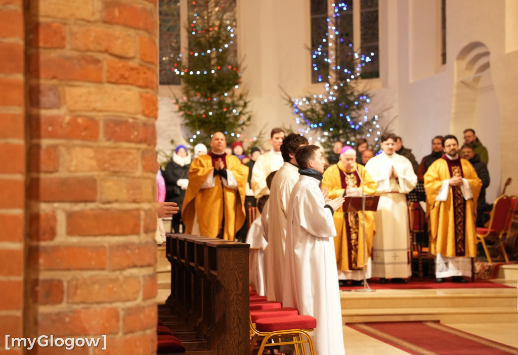 Pasterka w kolegiacie z udziałem biskupa