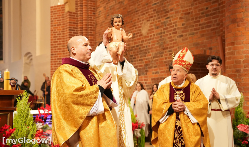 Pasterka w kolegiacie z udziałem biskupa