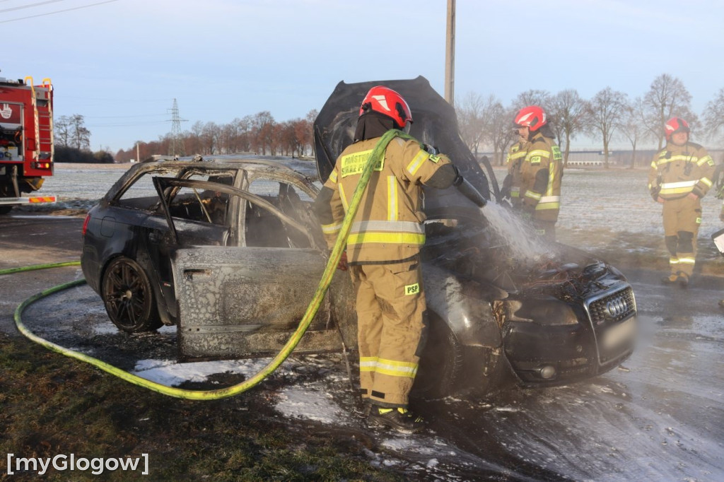 Pożar samochodu pod Głogowem
