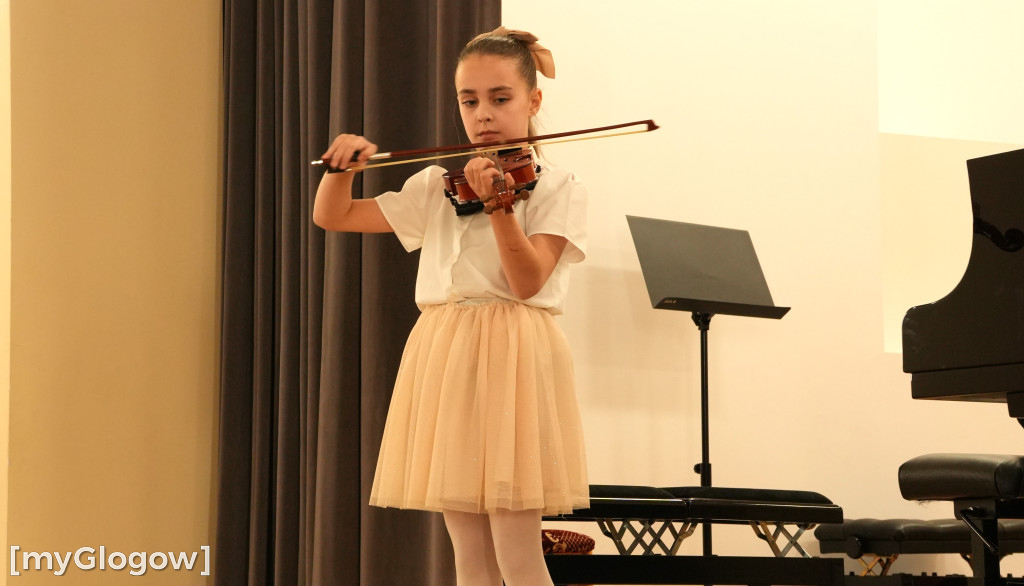 Najmłodsi uczniowie zagrali pierwszy koncert