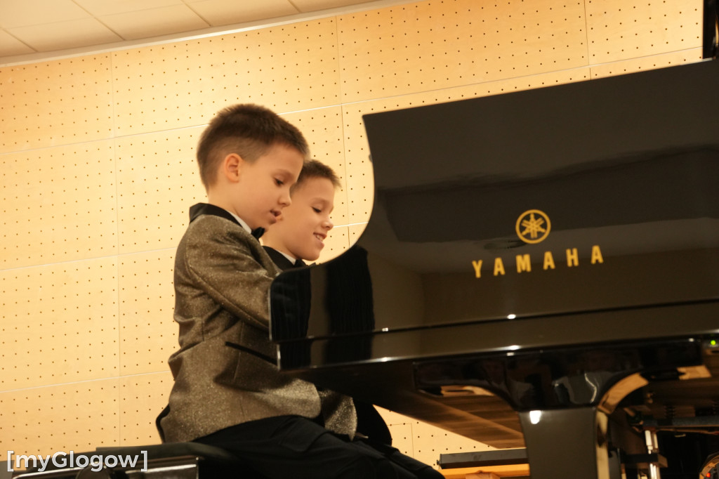 Najmłodsi uczniowie zagrali pierwszy koncert