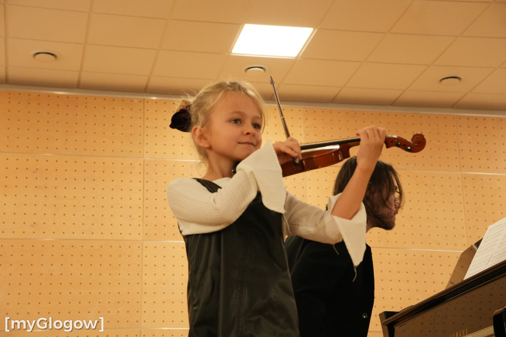 Najmłodsi uczniowie zagrali pierwszy koncert