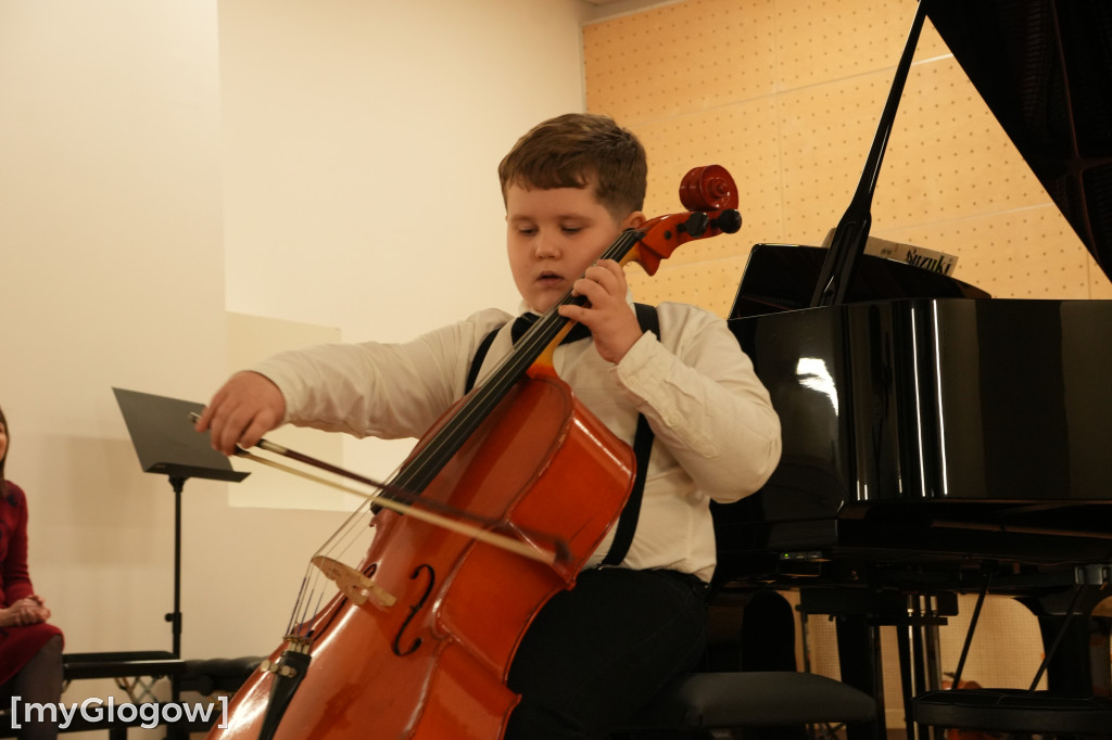 Najmłodsi uczniowie zagrali pierwszy koncert