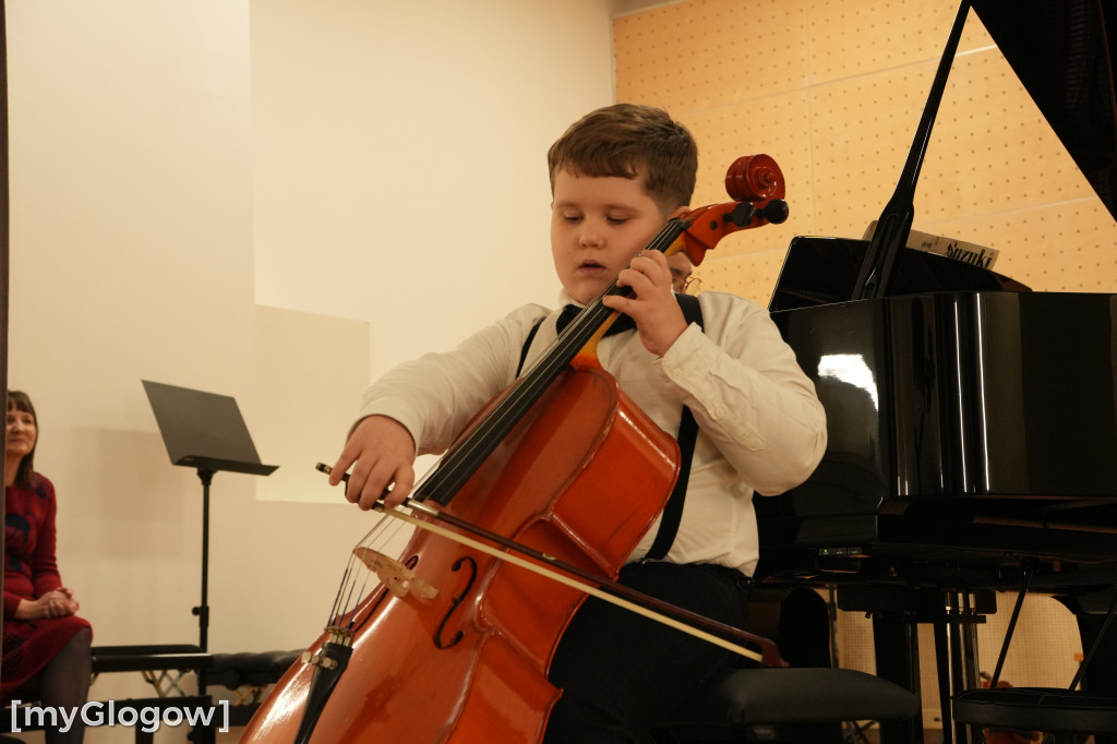 Najmłodsi uczniowie zagrali pierwszy koncert