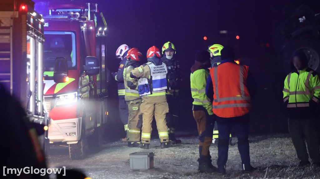 Ciężarówka w rowie pod Głogowem