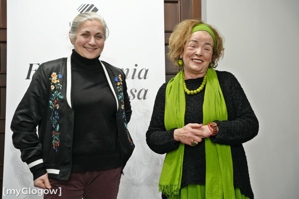 Aktorzy UTW na scenie teatru