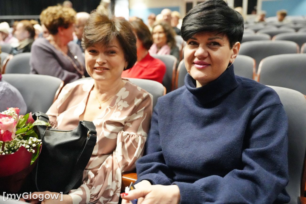 Aktorzy UTW na scenie teatru