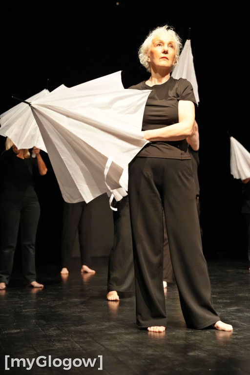 Aktorzy UTW na scenie teatru