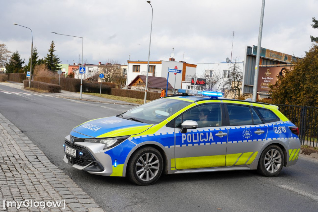 Śmieciarka wpadła do dziury