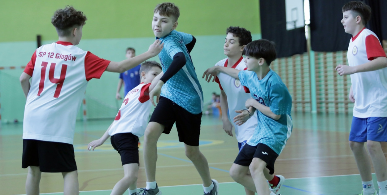 Osiem szkół w turnieju w piłkę ręczną