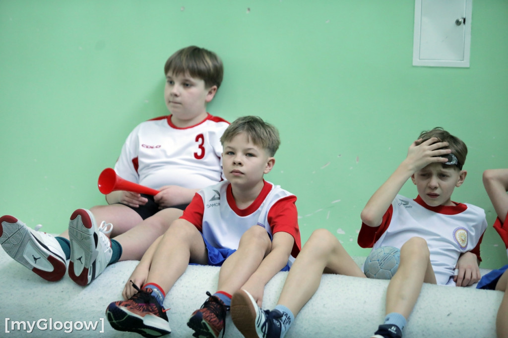 Osiem szkół w turnieju w piłkę ręczną