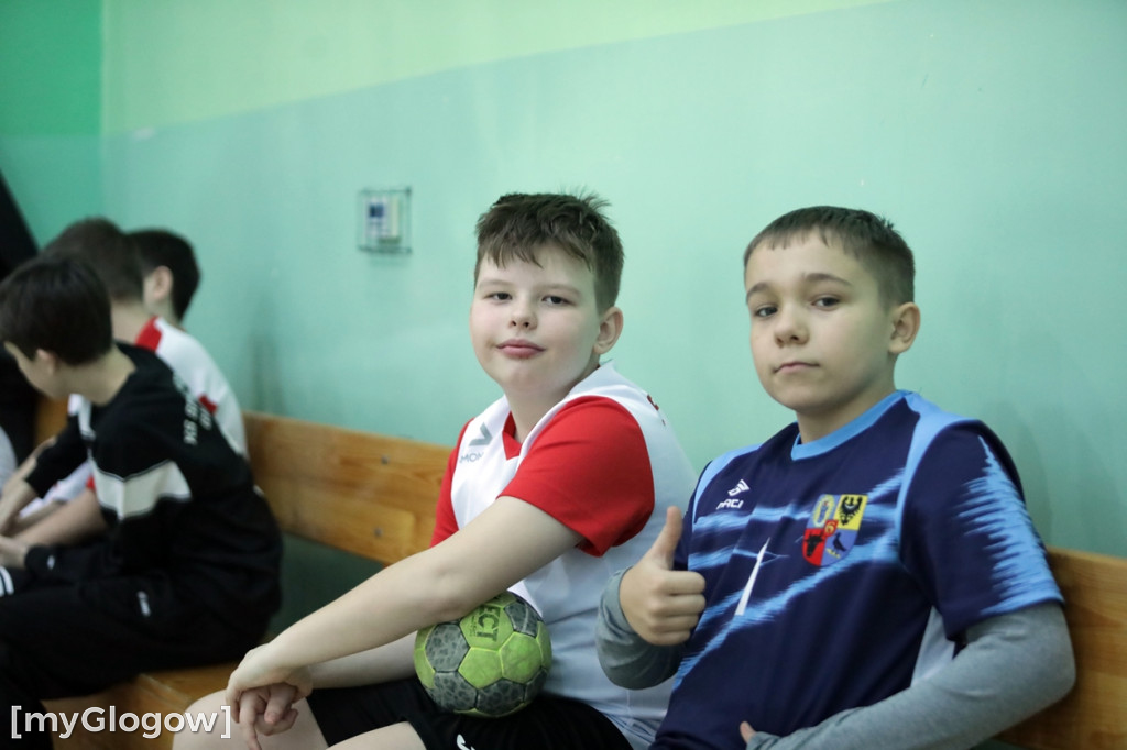 Osiem szkół w turnieju w piłkę ręczną