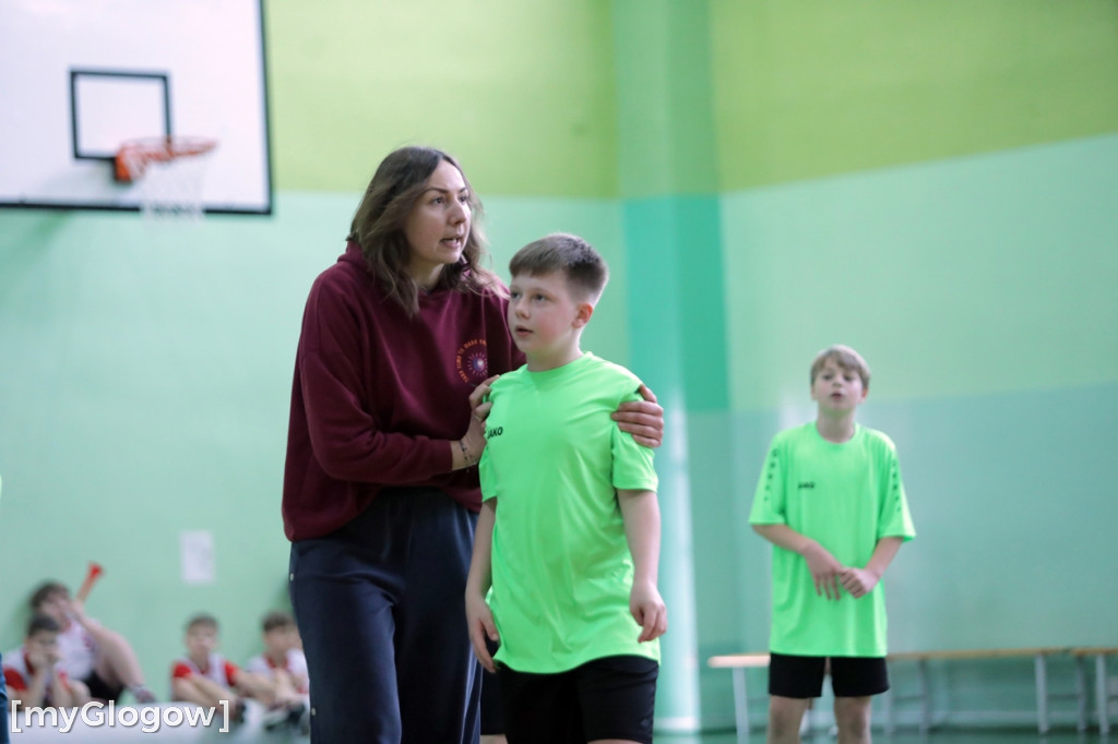 Osiem szkół w turnieju w piłkę ręczną