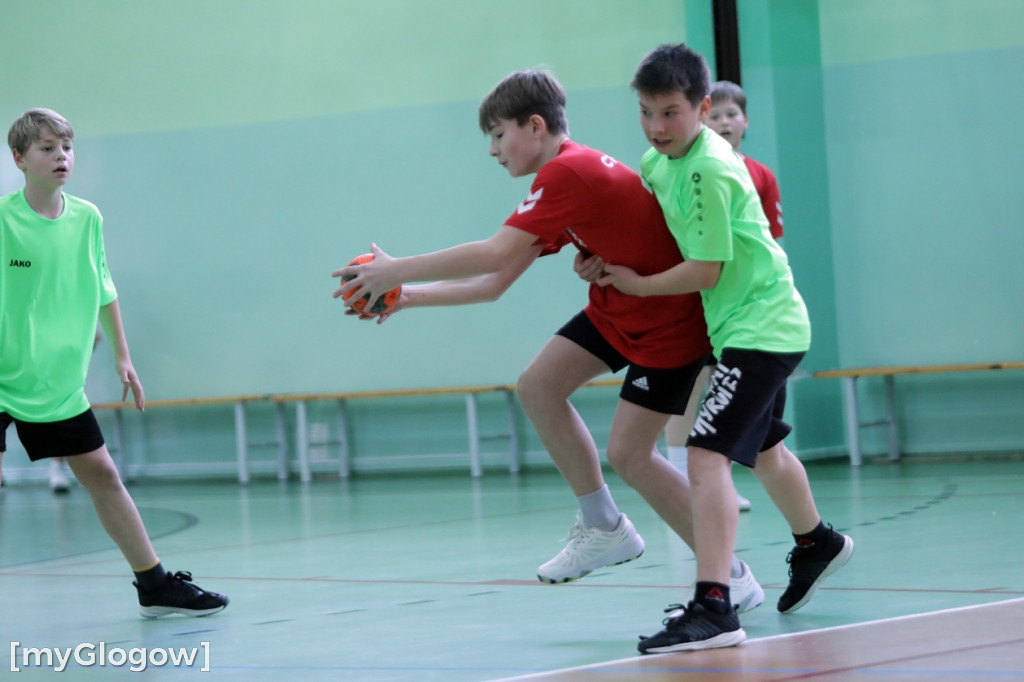 Osiem szkół w turnieju w piłkę ręczną