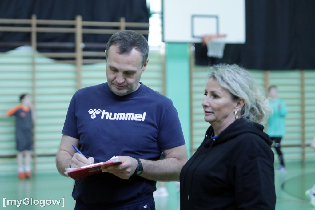 Osiem szkół w turnieju w piłkę ręczną