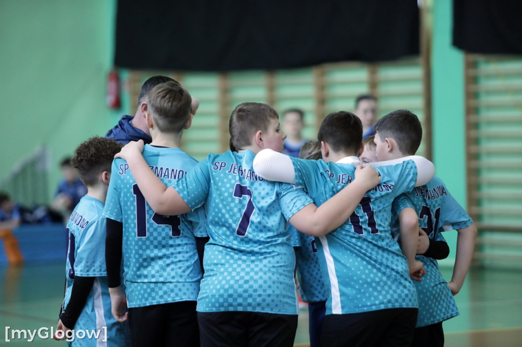 Osiem szkół w turnieju w piłkę ręczną