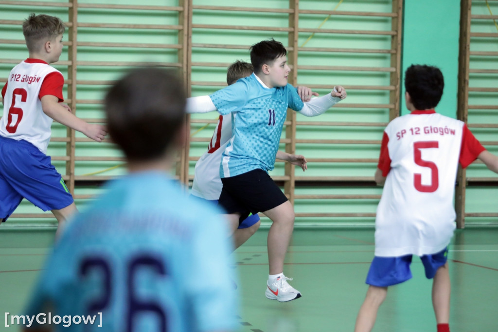 Osiem szkół w turnieju w piłkę ręczną