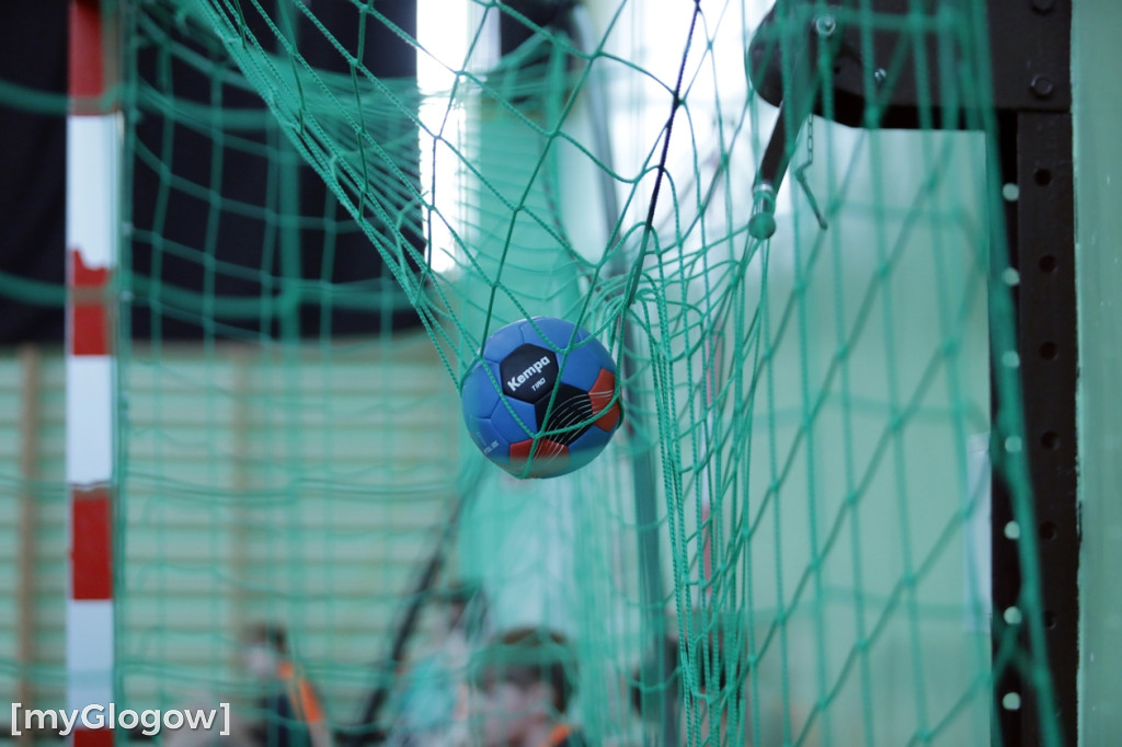 Osiem szkół w turnieju w piłkę ręczną