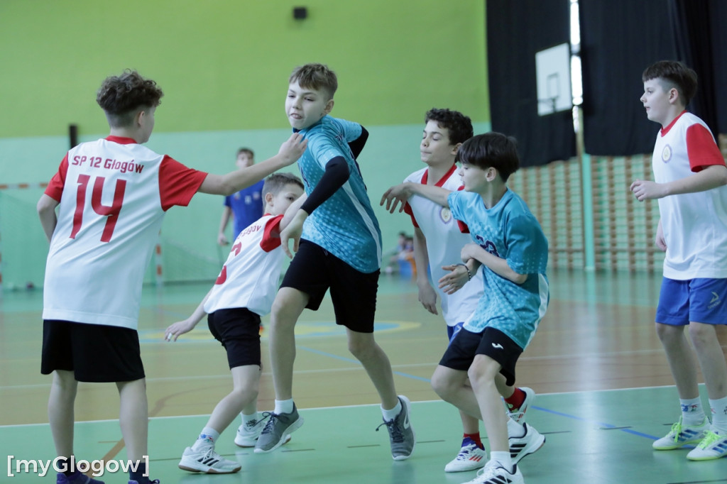 Osiem szkół w turnieju w piłkę ręczną