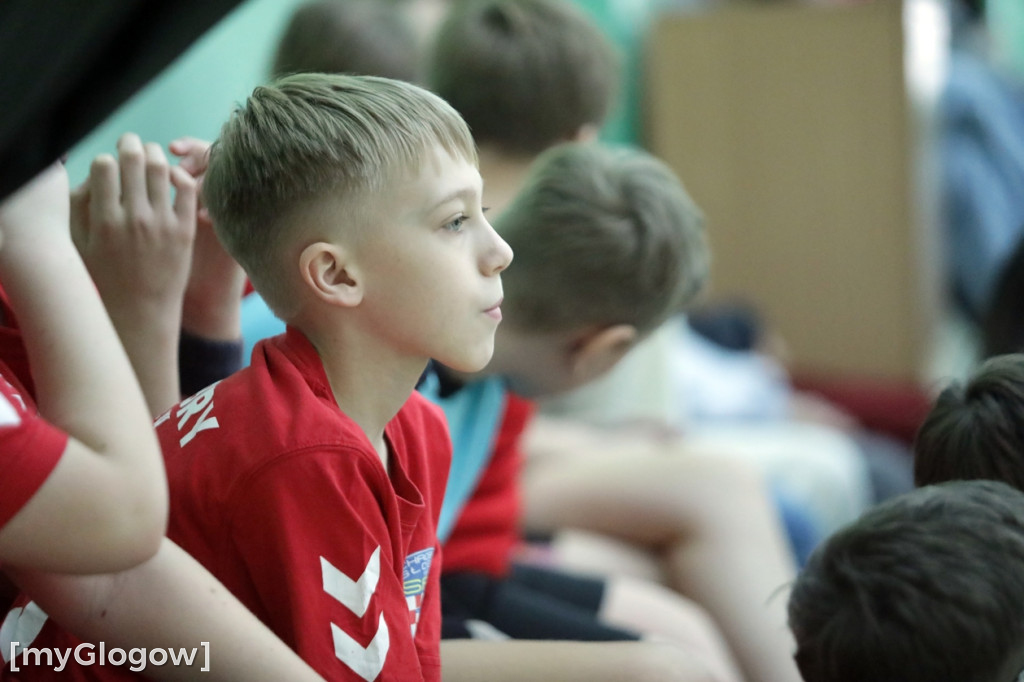 Osiem szkół w turnieju w piłkę ręczną