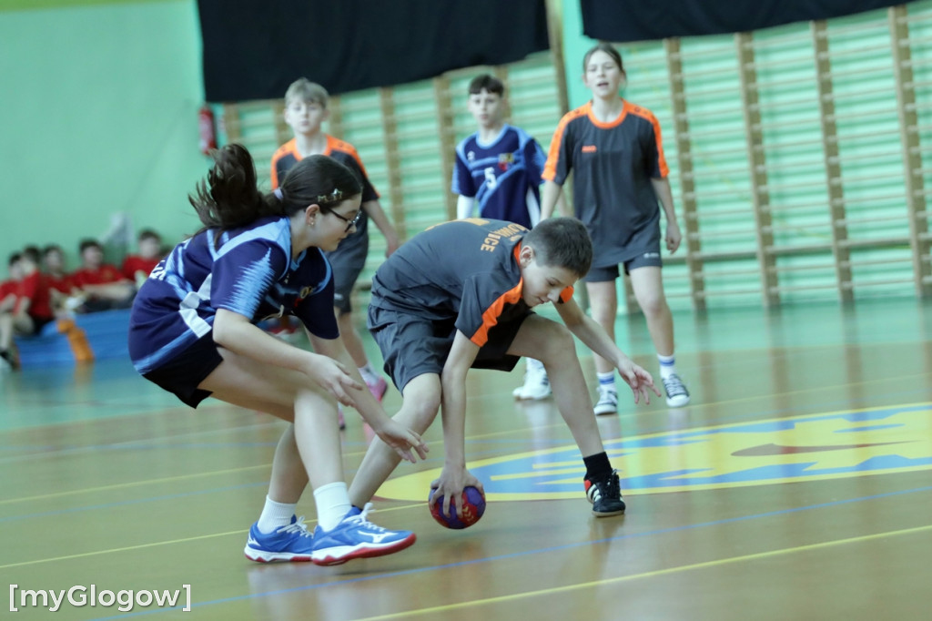 Osiem szkół w turnieju w piłkę ręczną