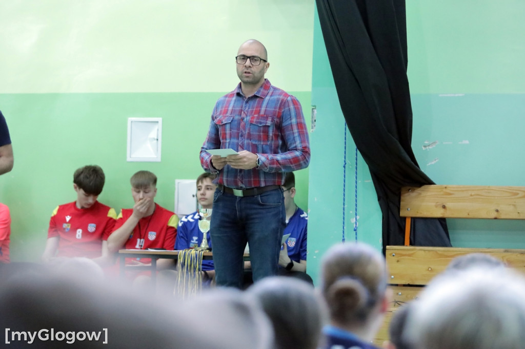 Osiem szkół w turnieju w piłkę ręczną