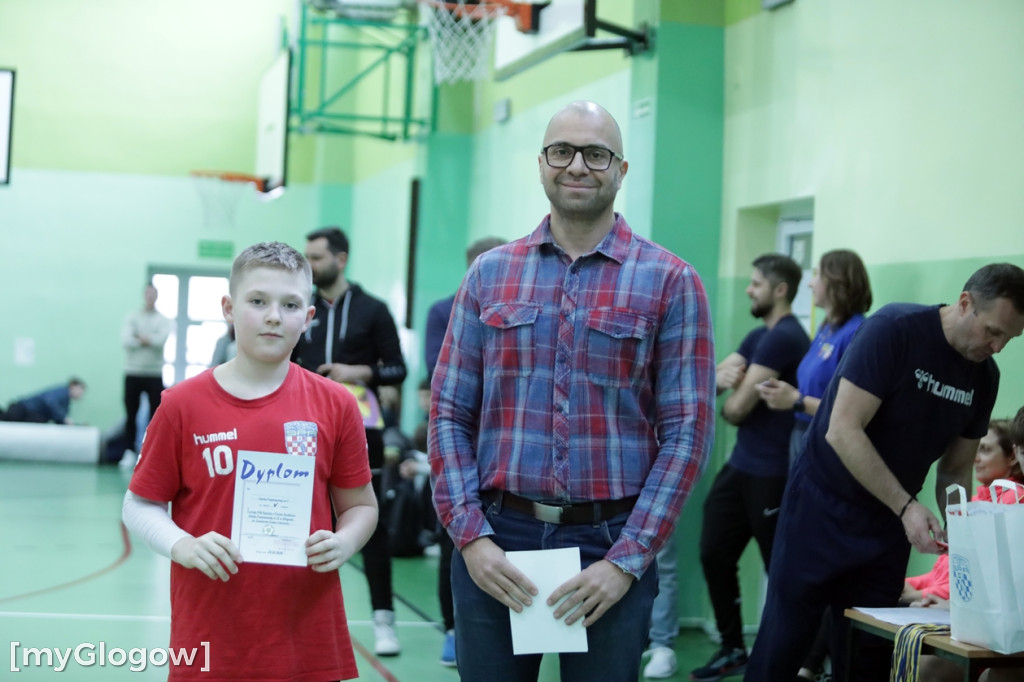 Osiem szkół w turnieju w piłkę ręczną