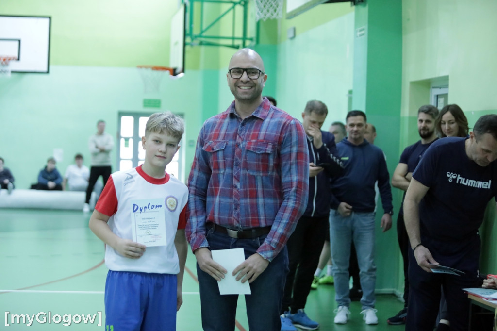 Osiem szkół w turnieju w piłkę ręczną