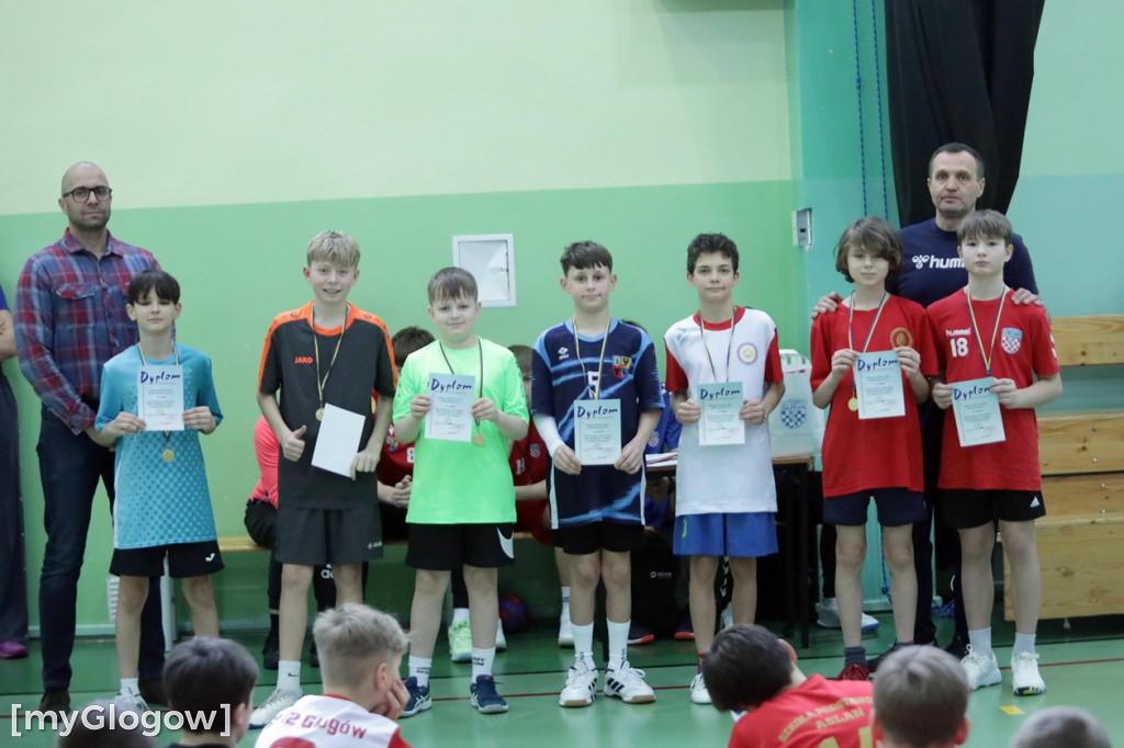 Osiem szkół w turnieju w piłkę ręczną