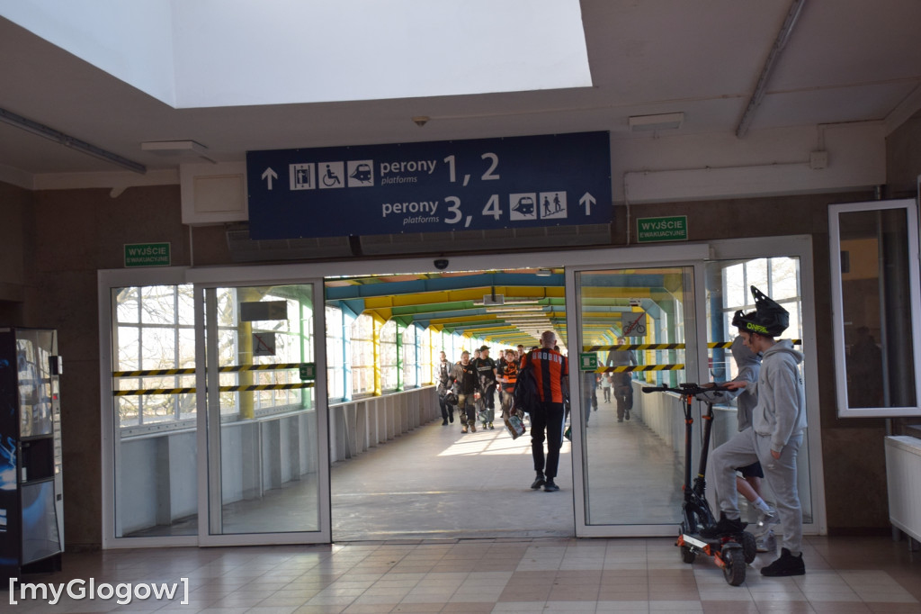 Specjalny pociąg z kibicami Chrobrego Głogów