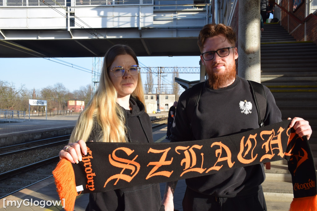 Specjalny pociąg z kibicami Chrobrego Głogów