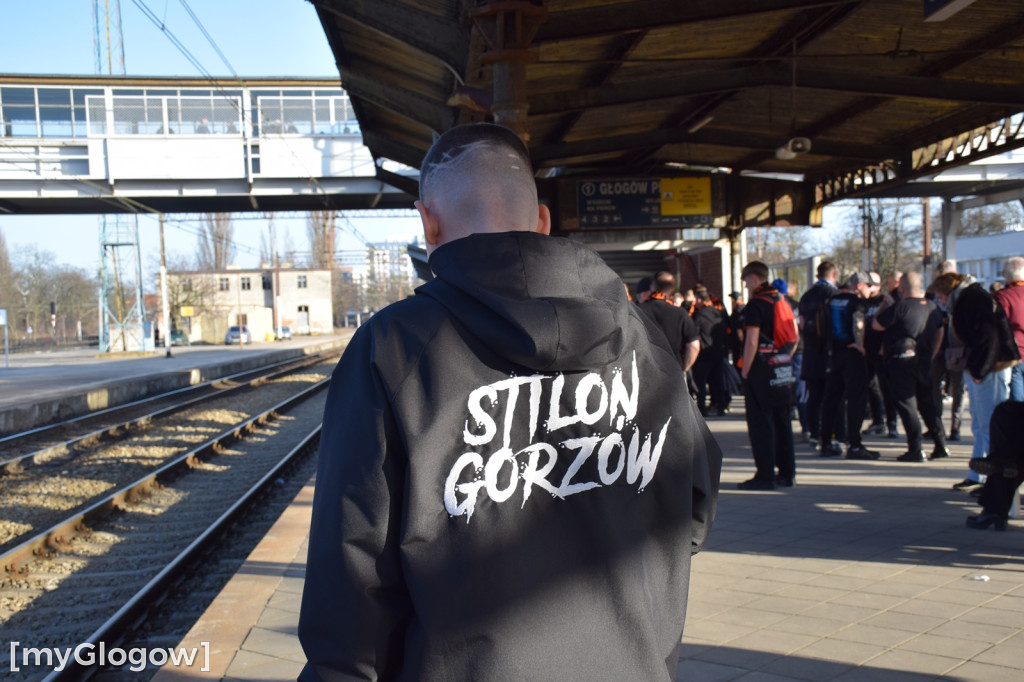 Specjalny pociąg z kibicami Chrobrego Głogów