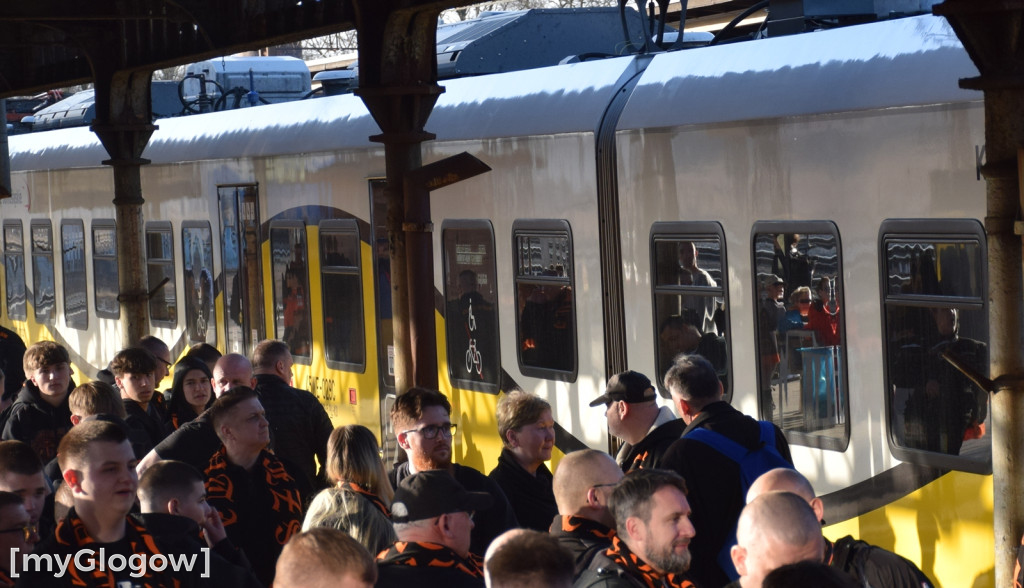 Specjalny pociąg z kibicami Chrobrego Głogów