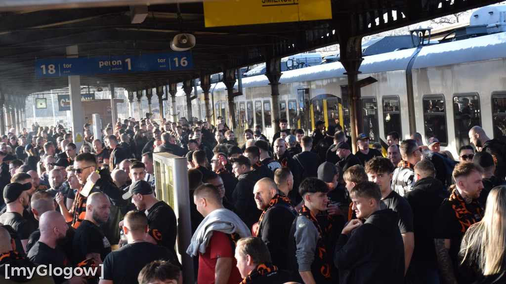 Specjalny pociąg z kibicami Chrobrego Głogów