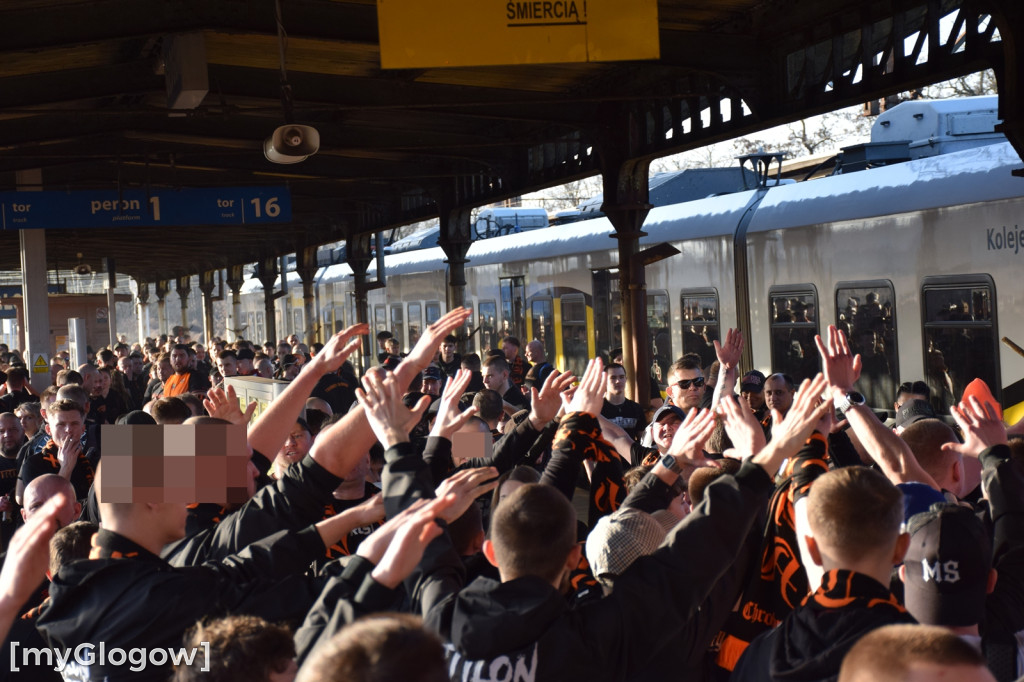 Specjalny pociąg z kibicami Chrobrego Głogów