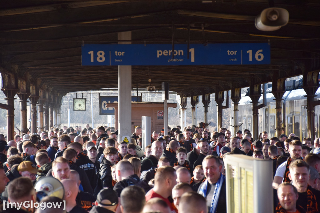 Specjalny pociąg z kibicami Chrobrego Głogów