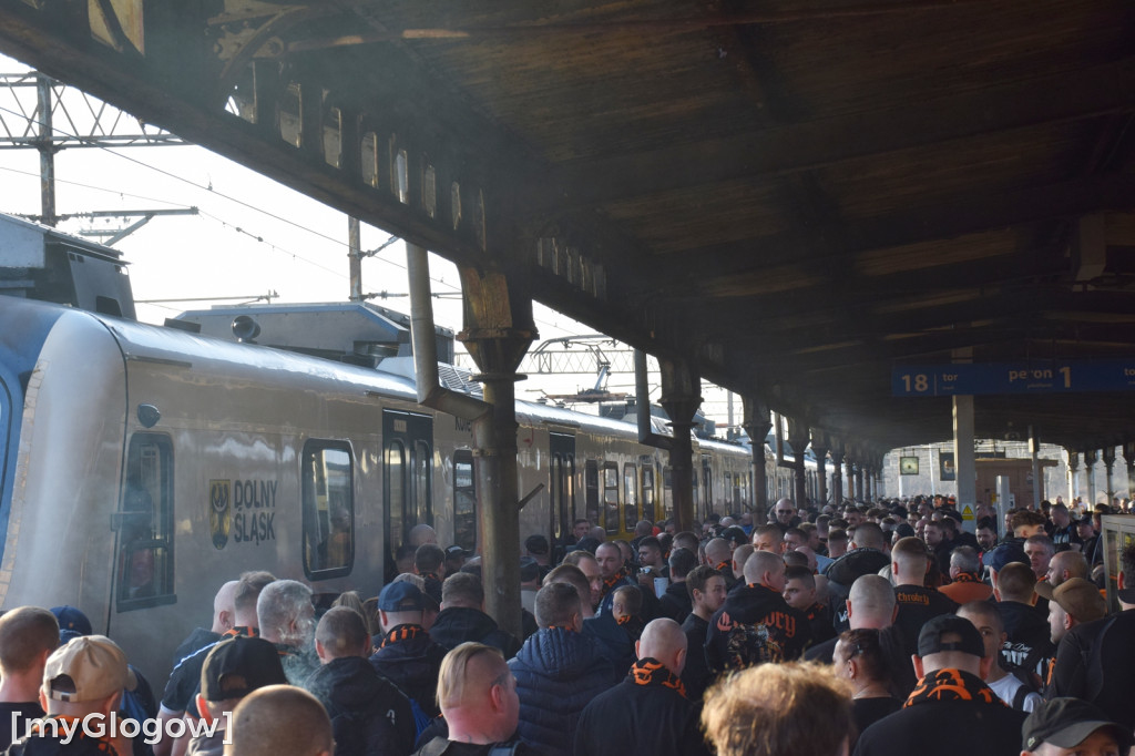 Specjalny pociąg z kibicami Chrobrego Głogów