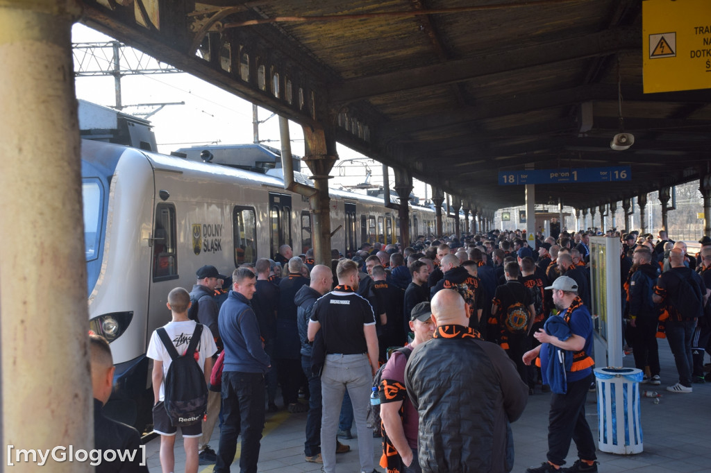 Specjalny pociąg z kibicami Chrobrego Głogów