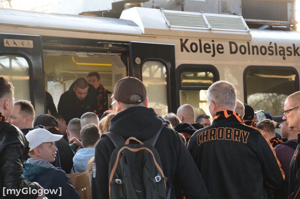 Specjalny pociąg z kibicami Chrobrego Głogów