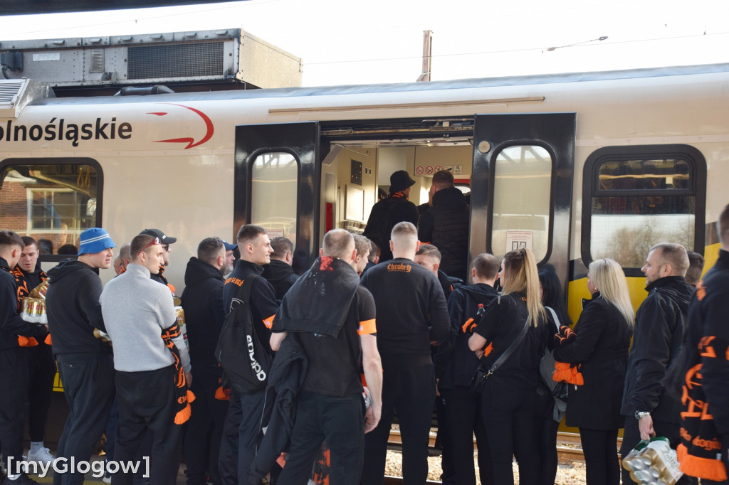 Specjalny pociąg z kibicami Chrobrego Głogów