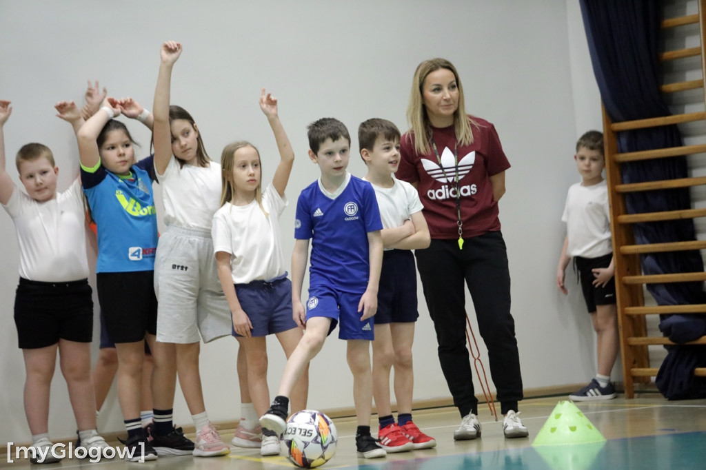Chrobry w szkole. był trening i autografy