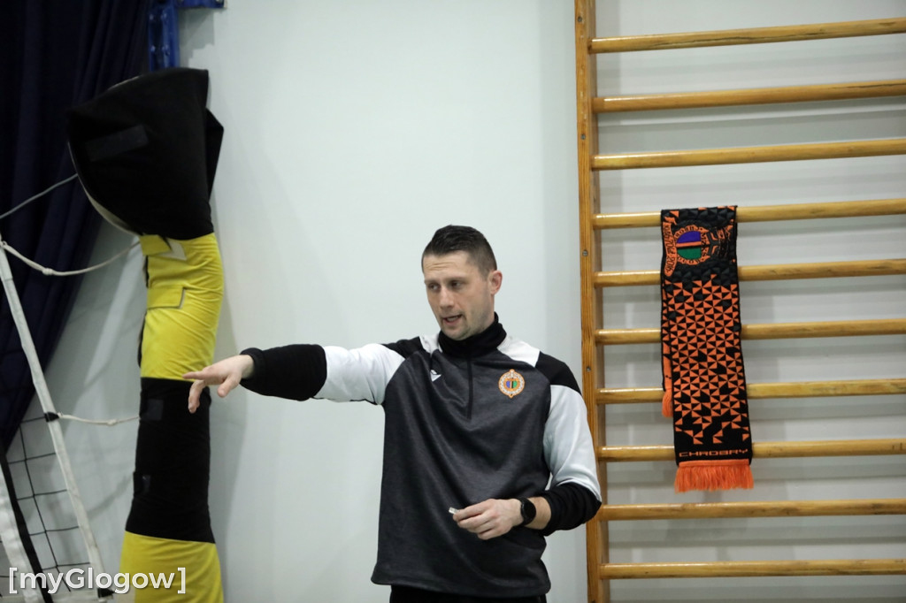 Chrobry w szkole. był trening i autografy