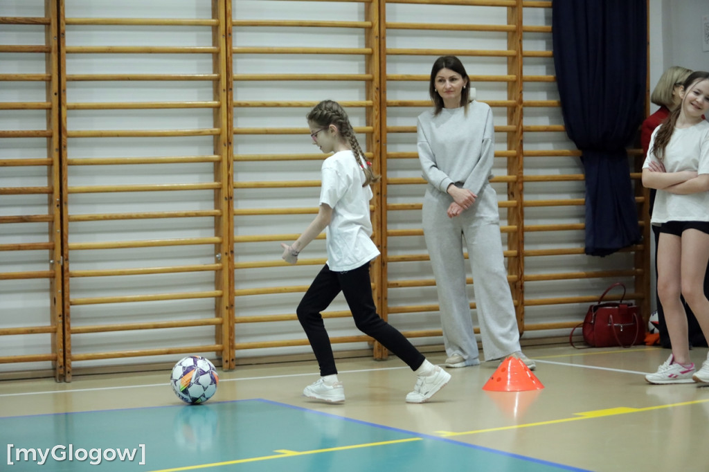 Chrobry w szkole. był trening i autografy