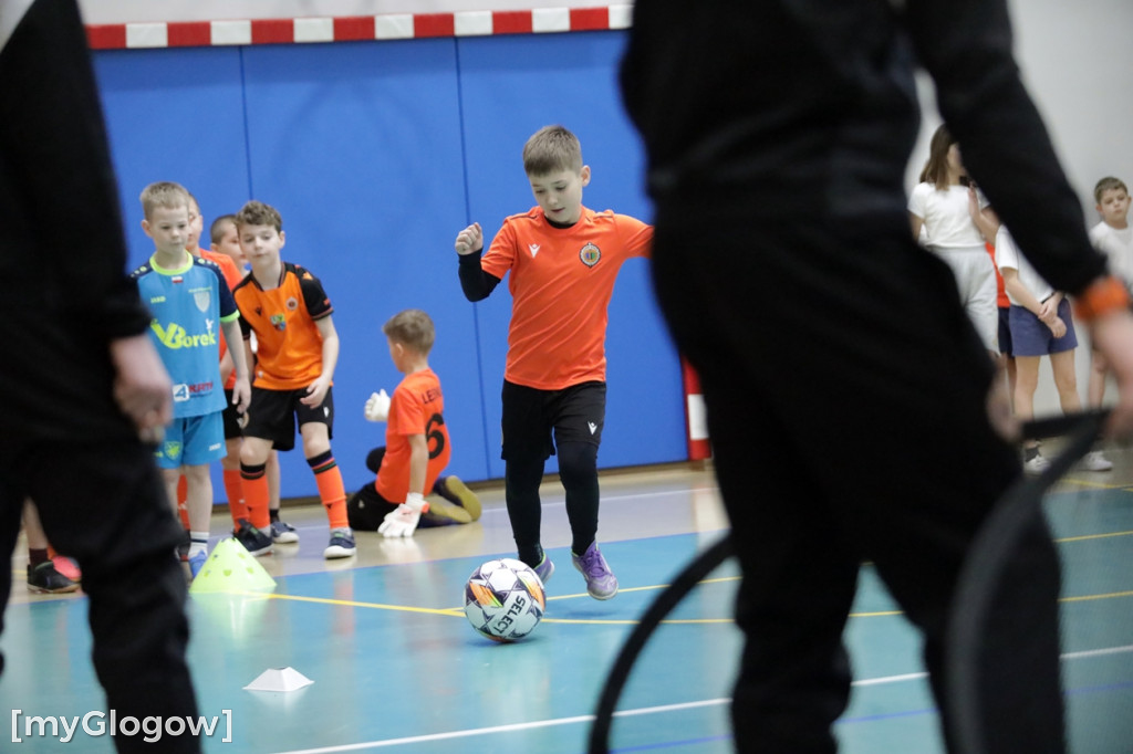 Chrobry w szkole. był trening i autografy