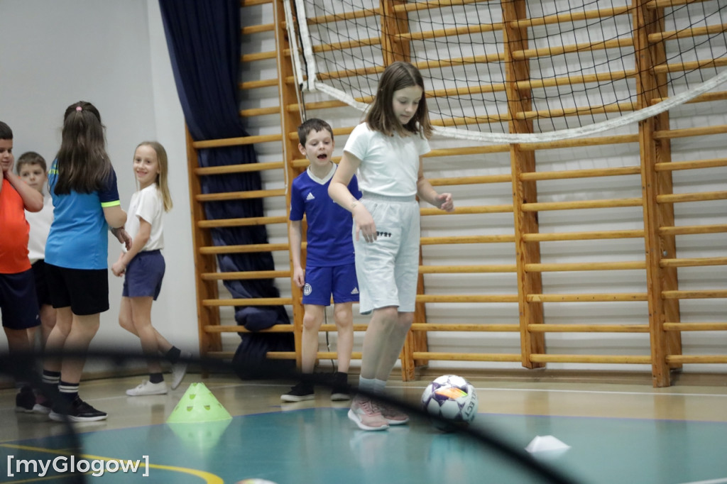 Chrobry w szkole. był trening i autografy