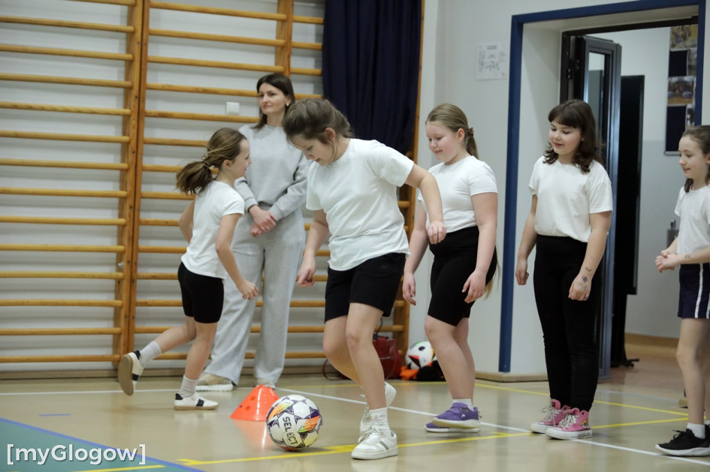 Chrobry w szkole. był trening i autografy