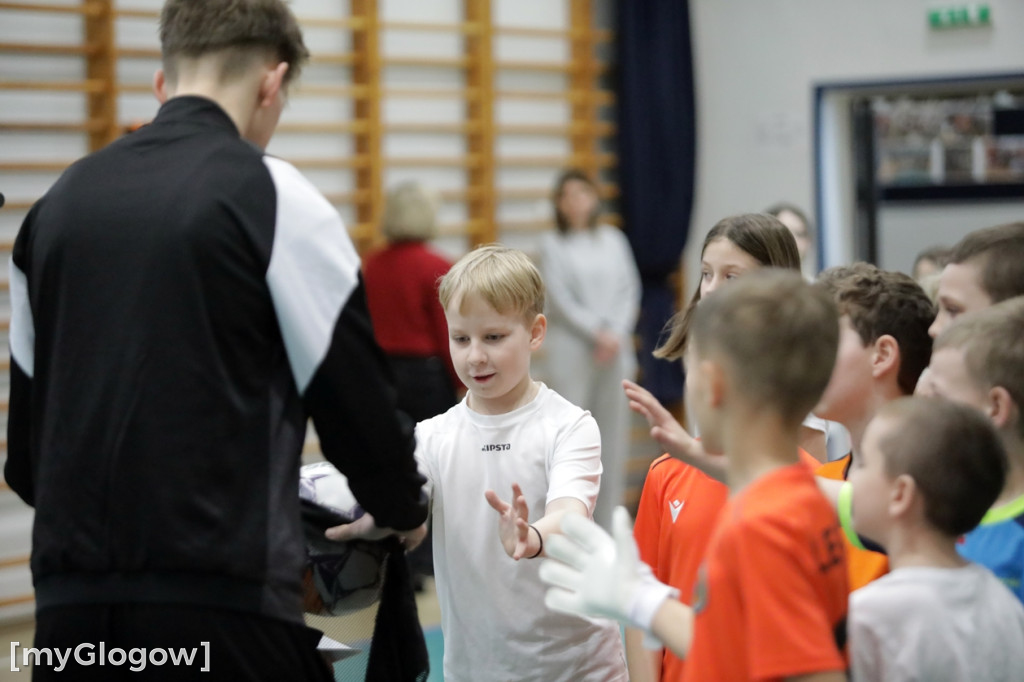 Chrobry w szkole. był trening i autografy